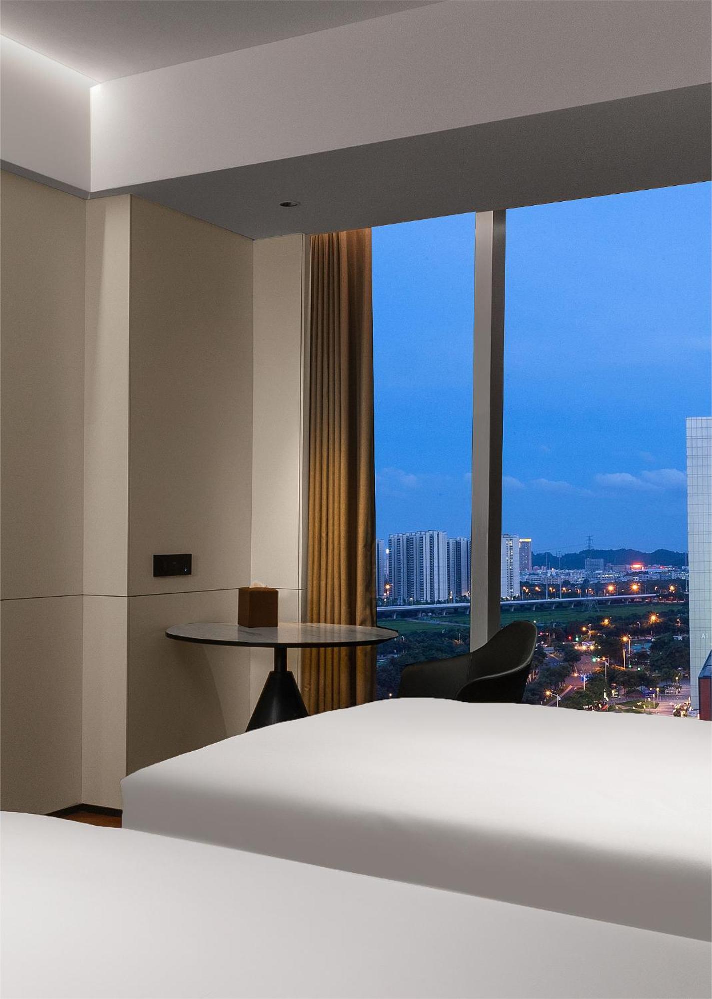 Intercity Hotel Guangzhou South Railway Station - Free Minibar Including Erdinger Weissbier Exterior photo