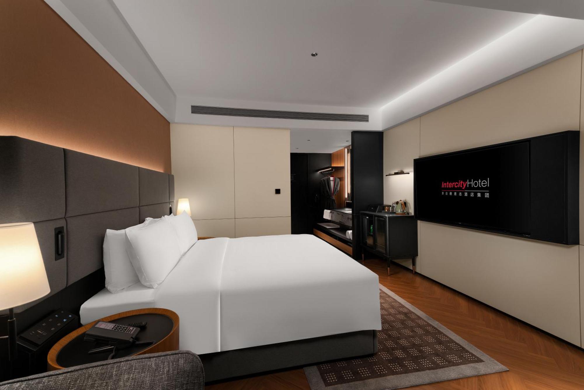 Intercity Hotel Guangzhou South Railway Station - Free Minibar Including Erdinger Weissbier Exterior photo